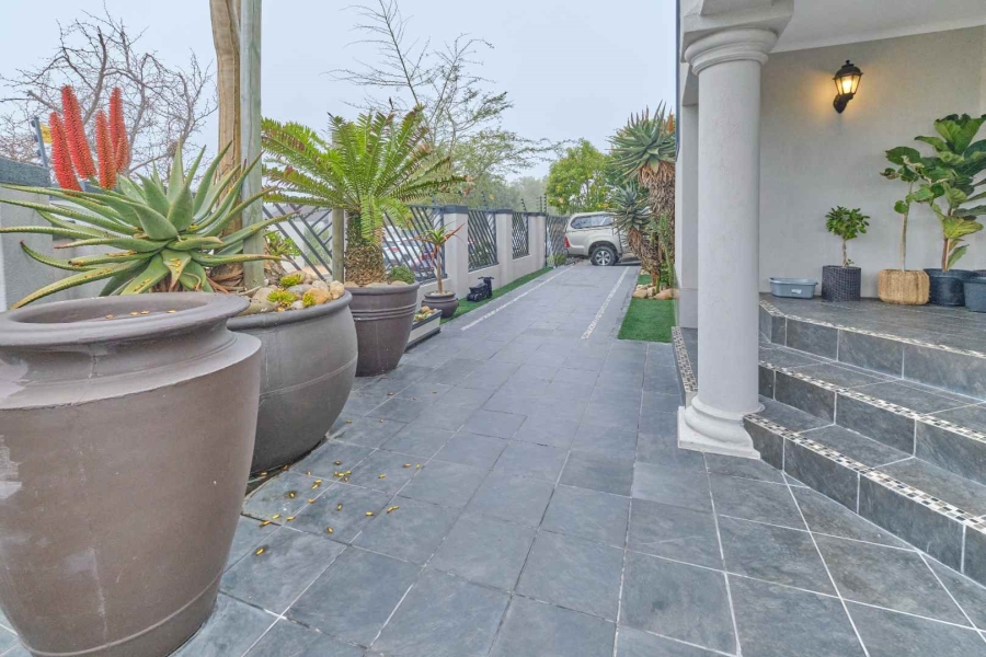 4 Bedroom Property for Sale in Flamingo Vlei Western Cape